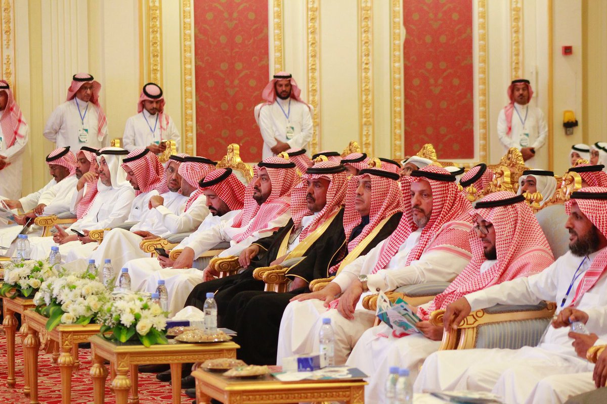 yanbugov's tweet photo. رعى #محافظ_ينبع اليوم حفل تكريم الطلاب المتفوقين بمدارس ينبع للعام الدراسي 1445هـ والذي أقيم بقاعة الحوراء وذلك بحضور مدير تعليم ينبع معوض بن مطيران الذبياني وعدد من القيادات التعليمية وأولياء الأمور. https://t.co/zL8nhdTZR7