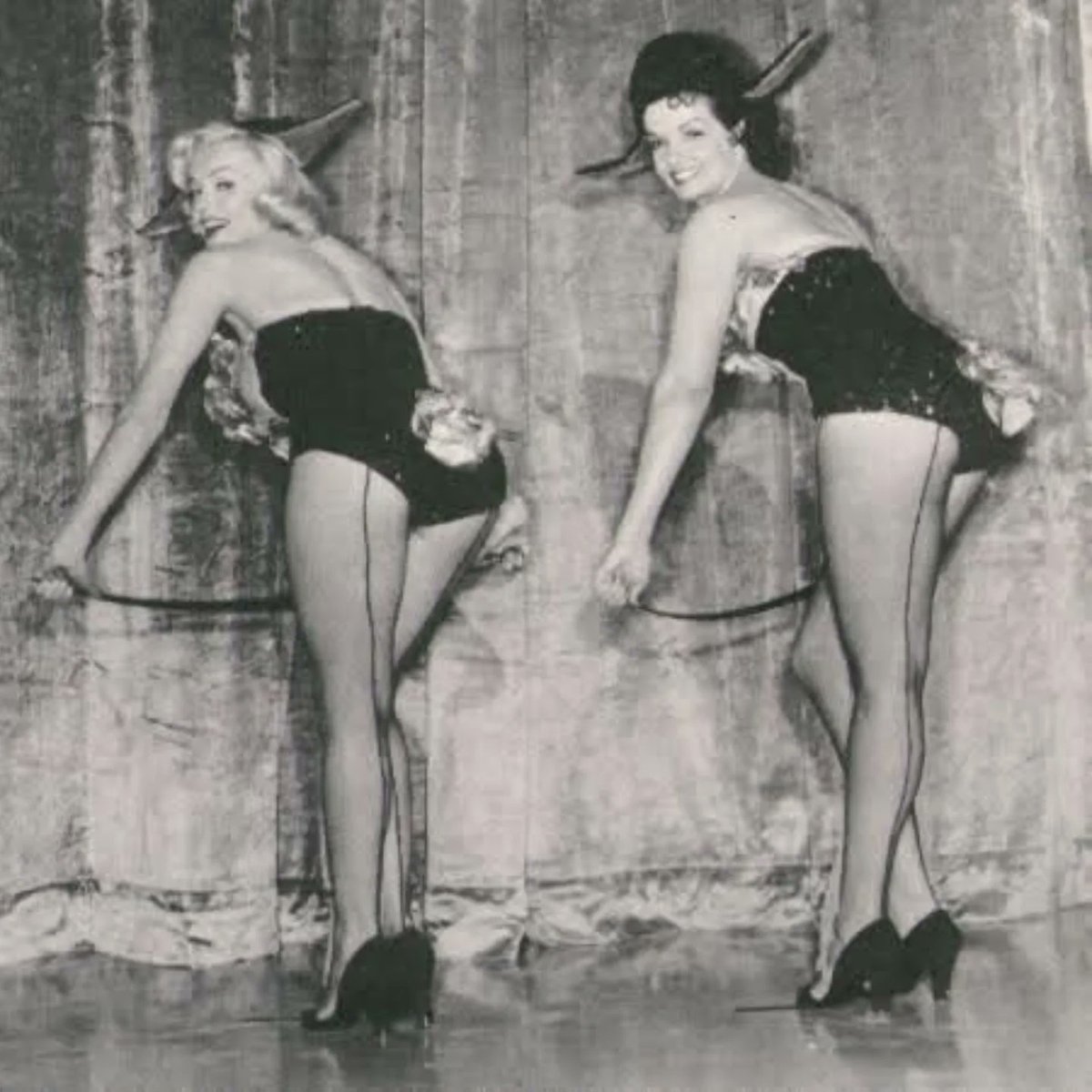 Clubpassionmar2's tweet photo. Bonne journée de mardi.
Have a sweet Tuesday.
#marilynmonroe #marilyn #clubpassionmarilyn #GPB #leshommespreferentlesblondes #gentlemenpreferblondes #loreleilee #dotorothyshaw #janerussell #numerocoupe #paris #toureiffel #FrenchDance https://t.co/u7I8bm7hiH