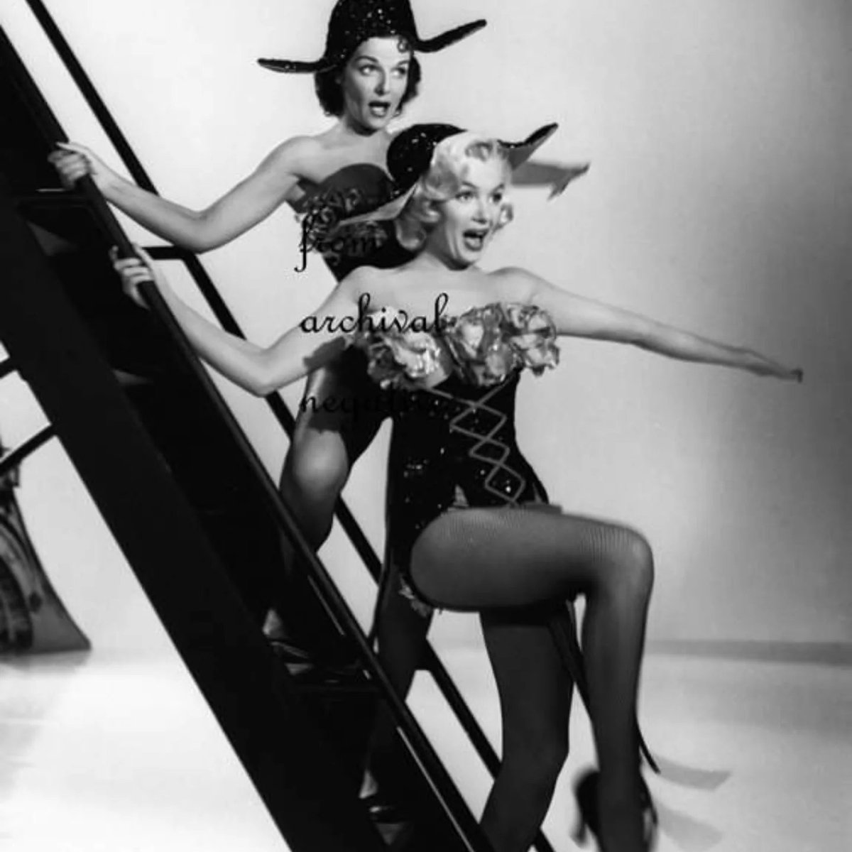 Clubpassionmar2's tweet photo. Bonne journée de mardi.
Have a sweet Tuesday.
#marilynmonroe #marilyn #clubpassionmarilyn #GPB #leshommespreferentlesblondes #gentlemenpreferblondes #loreleilee #dotorothyshaw #janerussell #numerocoupe #paris #toureiffel #FrenchDance https://t.co/u7I8bm7hiH