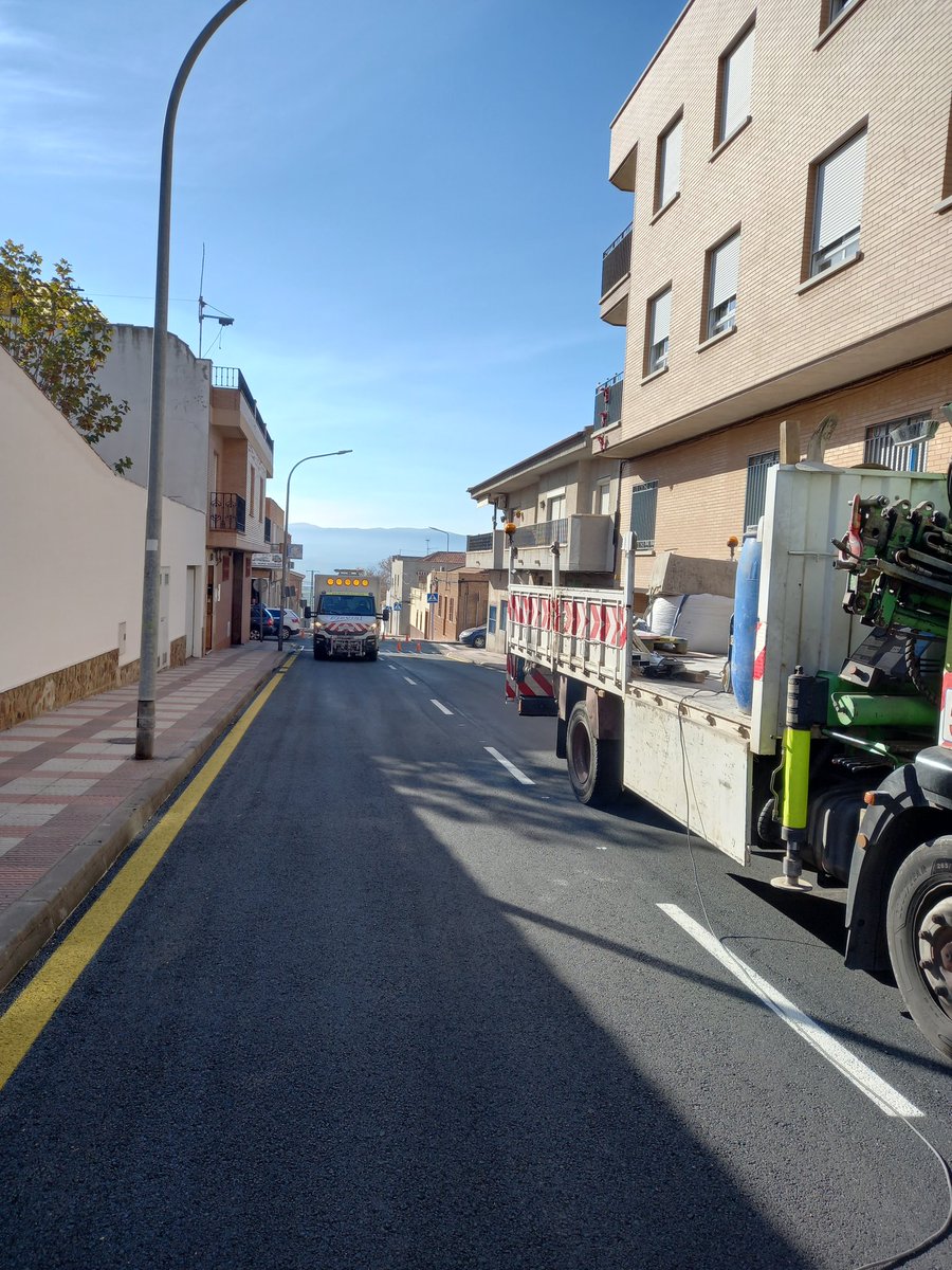 PuertoLocal092's tweet photo. Realizamos trabajos de señalización vial en las calles Tortosa, Filipinas y Tetuan, hay cortes intermitentes y desvíos del tráfico.
También en las calles Córdoba, Hernan Cortés, Palomar y Sagasta
Circulen con precaucion.
Disculpen las molestias. https://t.co/7q0t8Unfm3