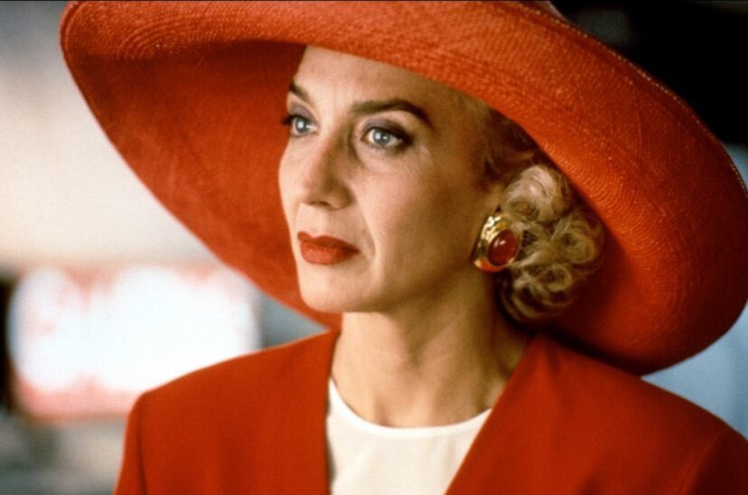 _JavierArcas_'s tweet photo. Queda huérfano el color rojo. 

Marisa Paredes 💔 https://t.co/izJvC9u8Ls