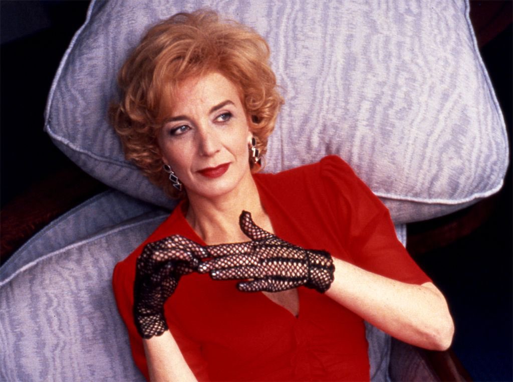 _JavierArcas_'s tweet photo. Queda huérfano el color rojo. 

Marisa Paredes 💔 https://t.co/izJvC9u8Ls