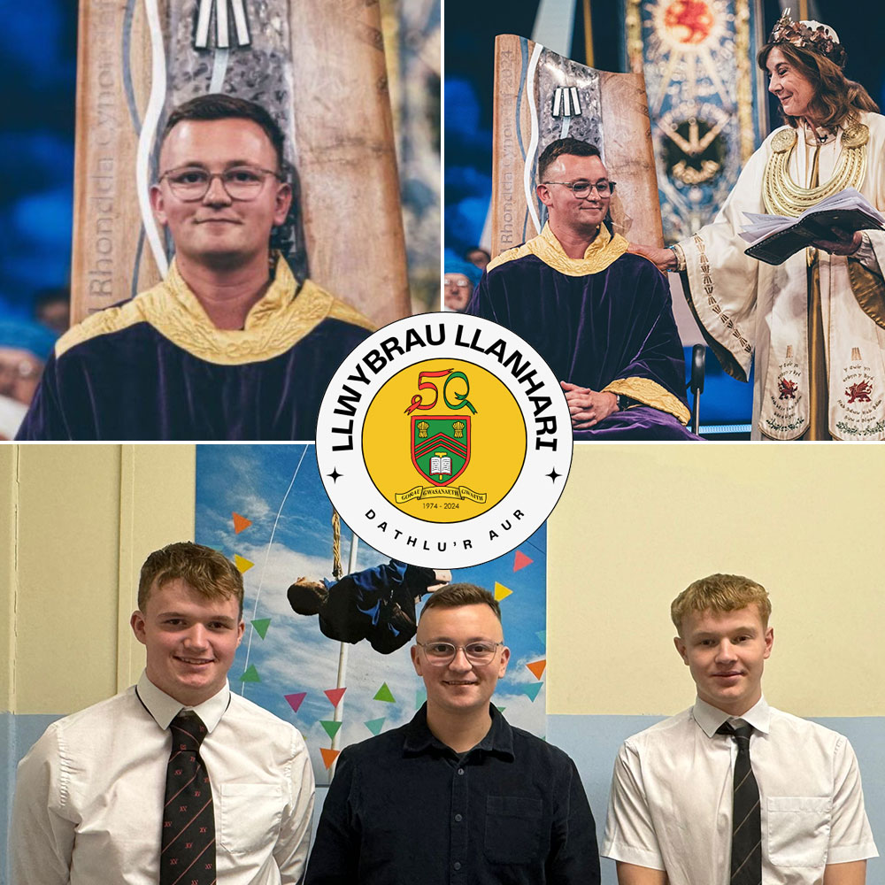 YPod.cymru 🏴 (@ypodcymru) on Twitter photo Pennod Newydd Llwybrau Llanhari 🎙️
Y Prifardd <a href="/carwynmeckley/">Carwyn Eckley</a> Huw ac Owain sy’n mwynhau sgwrs a chyfle i ddod i adnabod enillydd ein Cadair <a href="/eisteddfod/">eisteddfod</a> 2024 a dysgu am ei daith o Ddyffryn Nantlle i Barc Ynynangharad.
Gwrandwch yma 👉 ypod.cymru/podlediadau/ll… Pennod Newydd Llwybrau Llanhari 🎙️
Y Prifardd <a href="/carwynmeckley/">Carwyn Eckley</a> Huw ac Owain sy’n mwynhau sgwrs a chyfle i ddod i adnabod enillydd ein Cadair <a href="/eisteddfod/">eisteddfod</a> 2024 a dysgu am ei daith o Ddyffryn Nantlle i Barc Ynynangharad.
Gwrandwch yma 👉 ypod.cymru/podlediadau/ll…