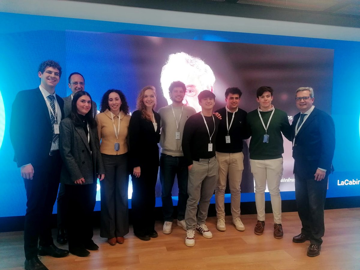 unisevilla's tweet photo. 👏 ¡Felicidades! Estudiantes US triunfan en los Premios Nacionales #HackForGood2024

🎉Dos equipos de la Universidad de Sevilla consiguieron el Premio Nacional y el Premio al Mejor Proyecto en la categoría 'Digitalización Responsable' [+] https://t.co/0W3fHsoDjJ