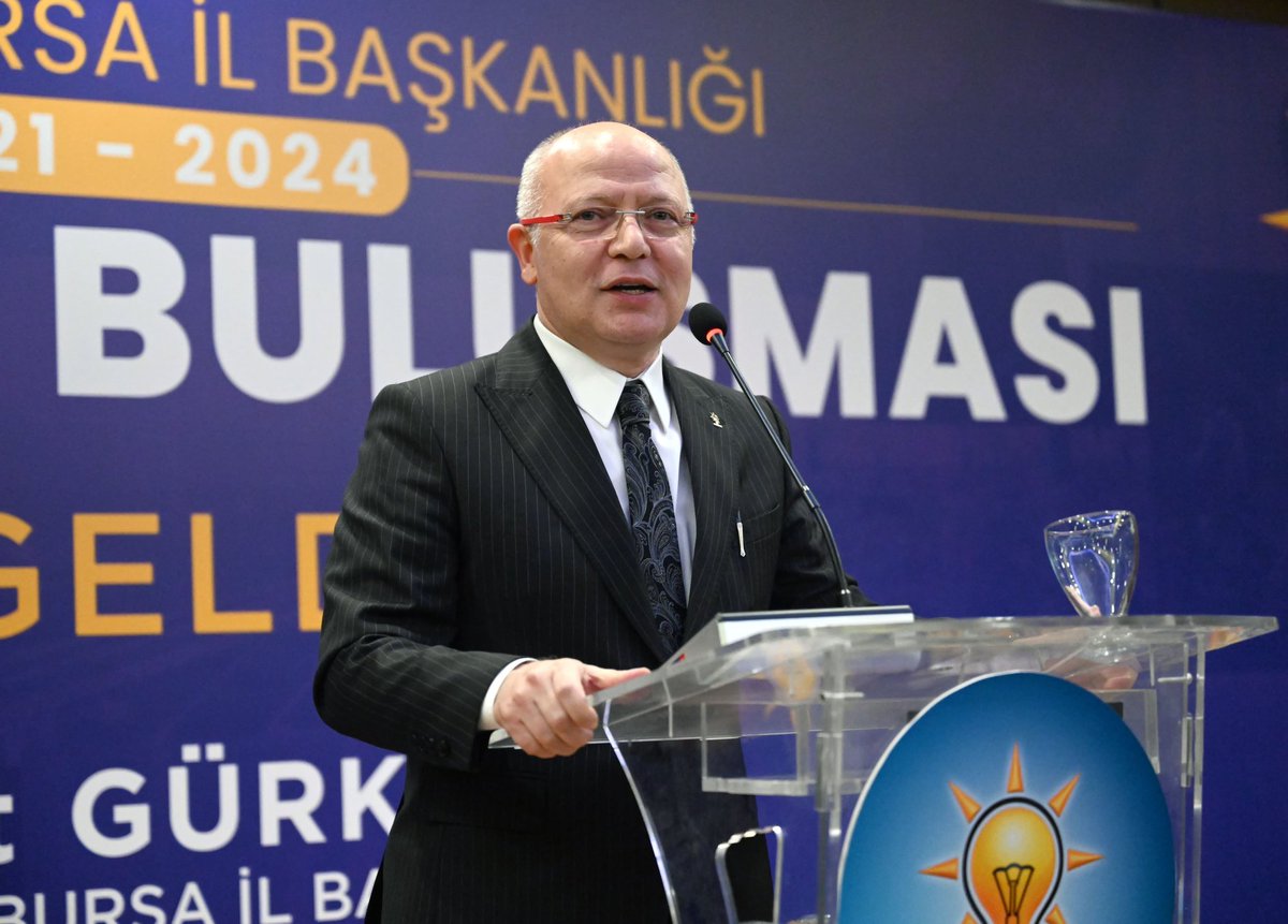 davutgurkan's tweet photo. Gönül verdiğimiz davamız; milletimiz, cennet vatanımız!

Teşkilatımızın her bir mensubu bu şuur, bu inanç ile gayret eder, bir kalbe dokunmak için, çare üretmek için çalışır... 

Dün akşam, 1 Şubat 2021'de birlikte göreve başladığımız yönetim kurulu üyesi arkadaşlarımız ve mevcut yönetim kurulundaki değerli dava ve yol arkadaşlarımızla bir araya geldik. 

AK Parti teşkilatları bir aile gibidir!

Teşkilat buluşmamızda aramızda olan tüm dava arkadaşlarıma teşekkür ediyorum!

Bu sevdanın #AdıAkParti