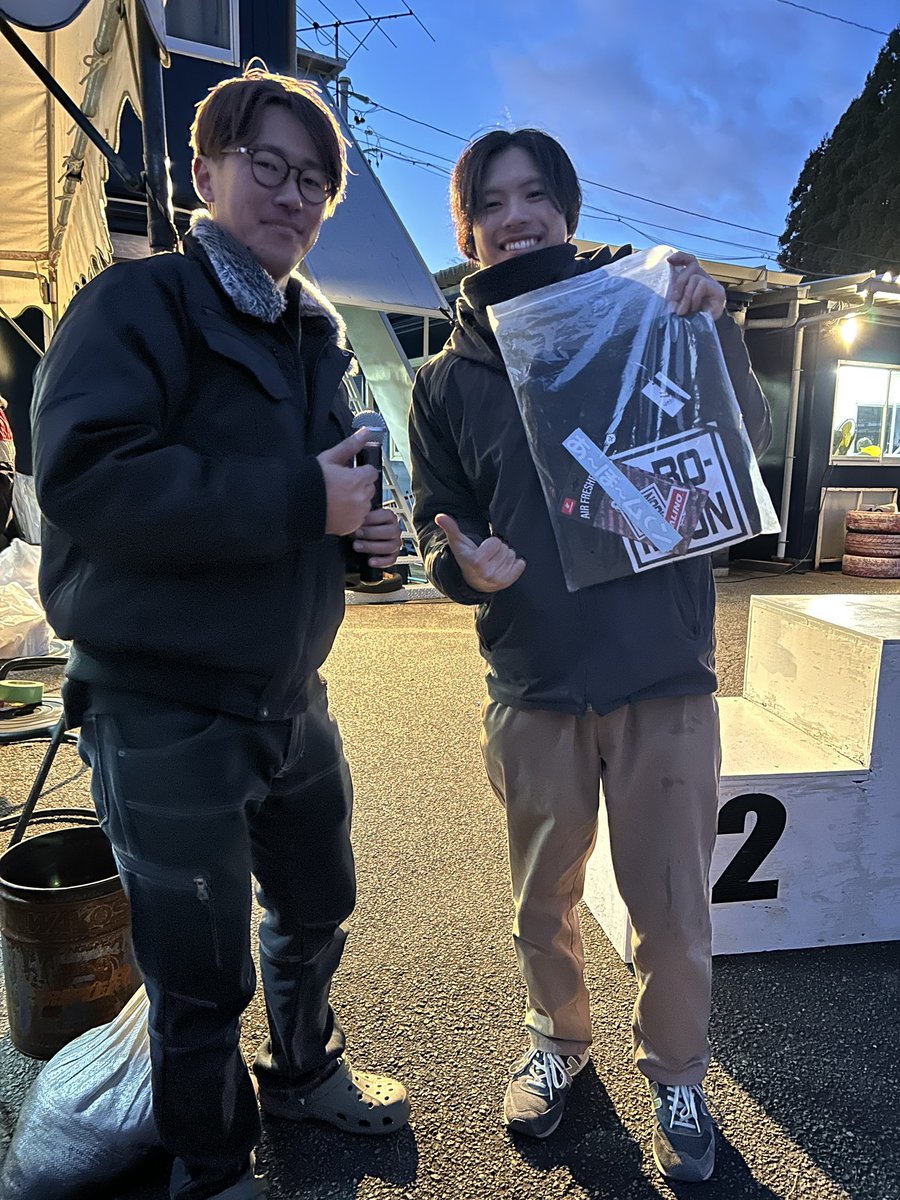FormationRacing's tweet image. じゃんけん大会も豪華景品でとても盛り上がりました🤩🤩
協賛企業様、チーム、個人の方々、ありがとうございました🙇

TEAM TETSUJIN 様
秋本工業 様
MHC 様
kkk garage 様
あ〜ぼ〜む〜ん 様
走乱 様
Atrevidoz 様
Three shots 様
My rapid melody様
コバ様
CarLifeSupport Ricky