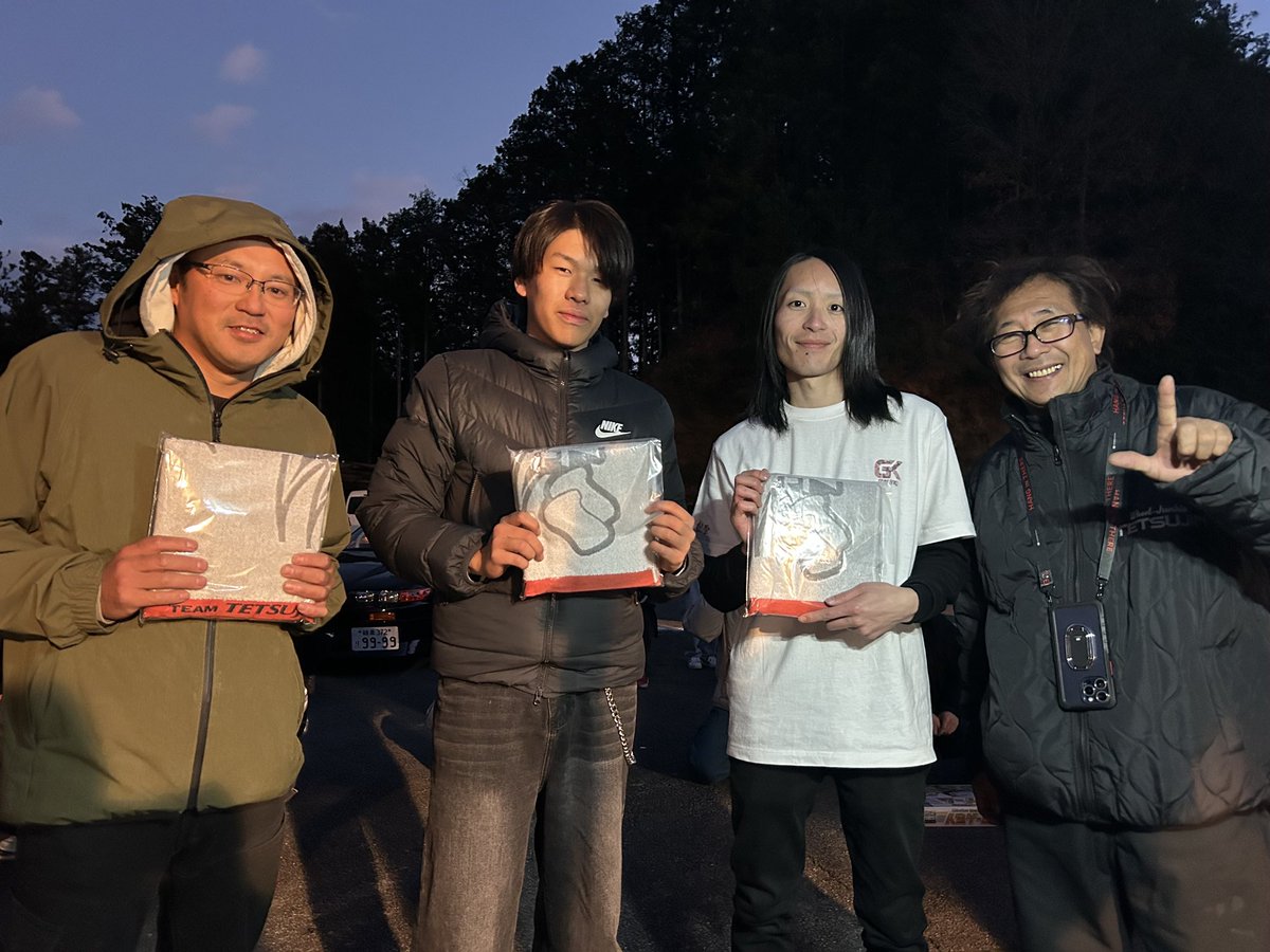 FormationRacing's tweet image. じゃんけん大会も豪華景品でとても盛り上がりました🤩🤩
協賛企業様、チーム、個人の方々、ありがとうございました🙇

TEAM TETSUJIN 様
秋本工業 様
MHC 様
kkk garage 様
あ〜ぼ〜む〜ん 様
走乱 様
Atrevidoz 様
Three shots 様
My rapid melody様
コバ様
CarLifeSupport Ricky