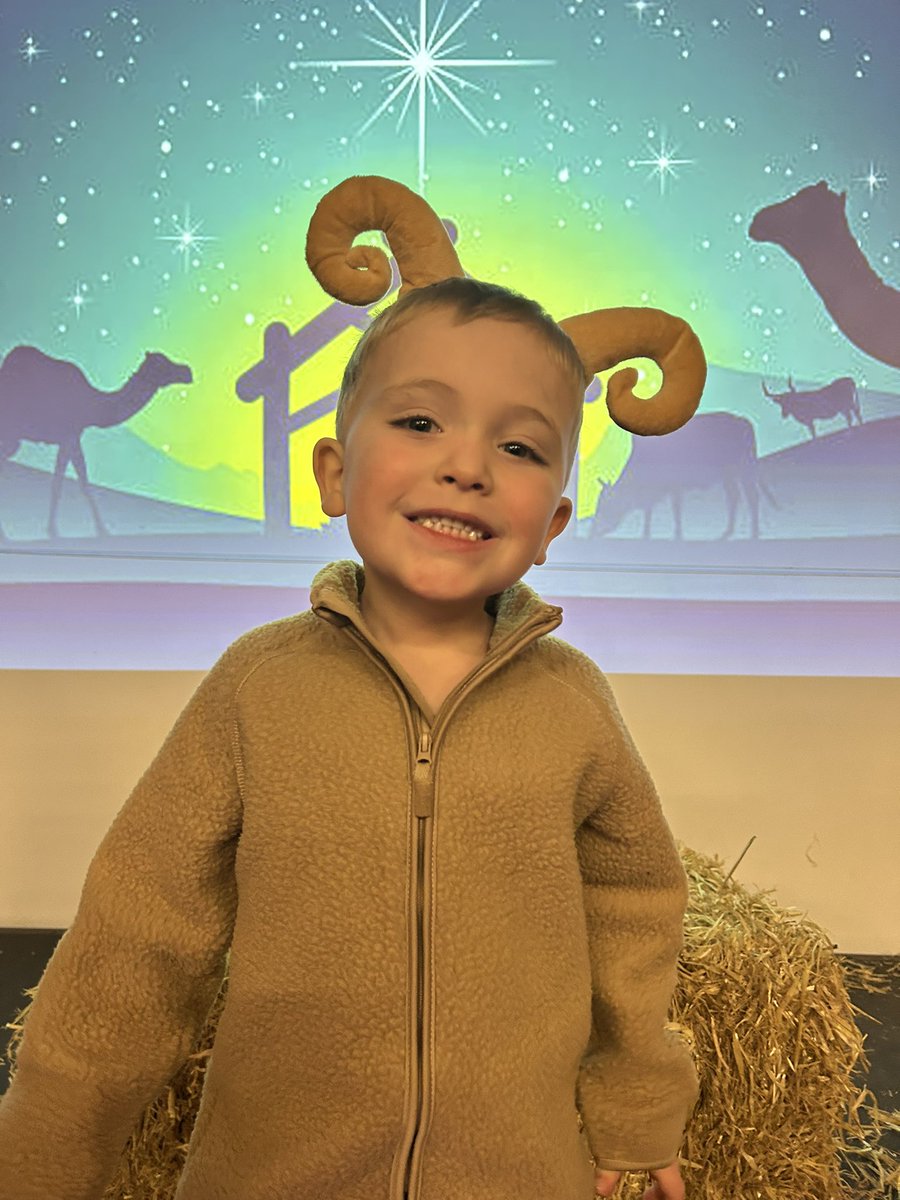 Had an amazing morning watching the nativity at <a href="/OffWhiteMere/">White Mere Primary</a> this morning! Fantastic effort from the children. Well done to the staff for a truly heart warming performance. Arlo loved it!