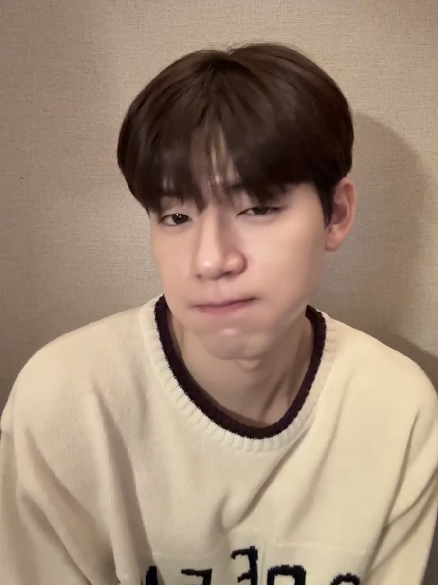 rightright67's tweet image. 얼굴이 쫌 미친거야…