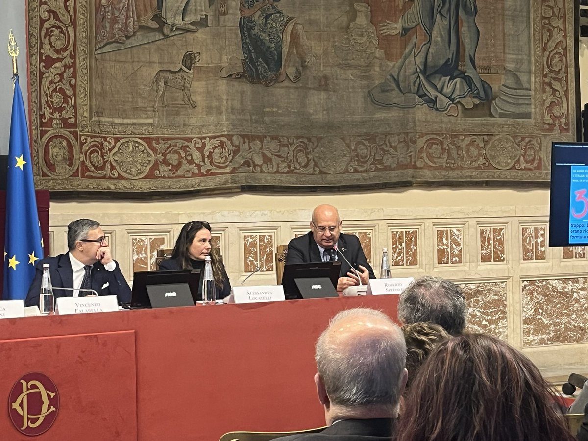SuperandoIt's tweet photo. “La maggioranza delle regioni non è stata in grado di recepire il #dopodinoi. Questa norma non ha speranza se non viene semplificata”, così  Roberto Speziale @AnffasNazionale nel convegno per i 30 anni @fishonlus “Quale futuro per le persone con #disabilità e le loro famiglie” https://t.co/tqTapajg6c