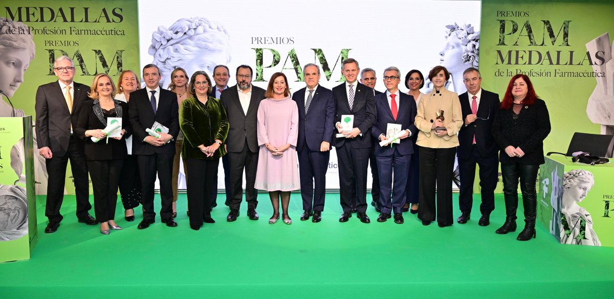 Farmaceuticos_'s tweet image. Las Medallas de la Profesión han reconocido este año a Margarita Alfonsel, Teodomiro Hidalgo, @jose_minones, Carmen Recio y Juan José Sánchez. 

#PAM2024 #MedallasCGCOF