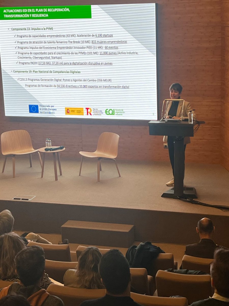 Hoy presentamos en <a href="/Leitat/">Leitat</a> los programas que, desde <a href="/eoi/">EOI</a> y con #NextGerationEU, desarrollamos para emprendedores y pymes. Y es que el #equipoeoi está hoy en Terrassa. Cc/ <a href="/CrisTapRos/">Cristina Tapia Ros</a>