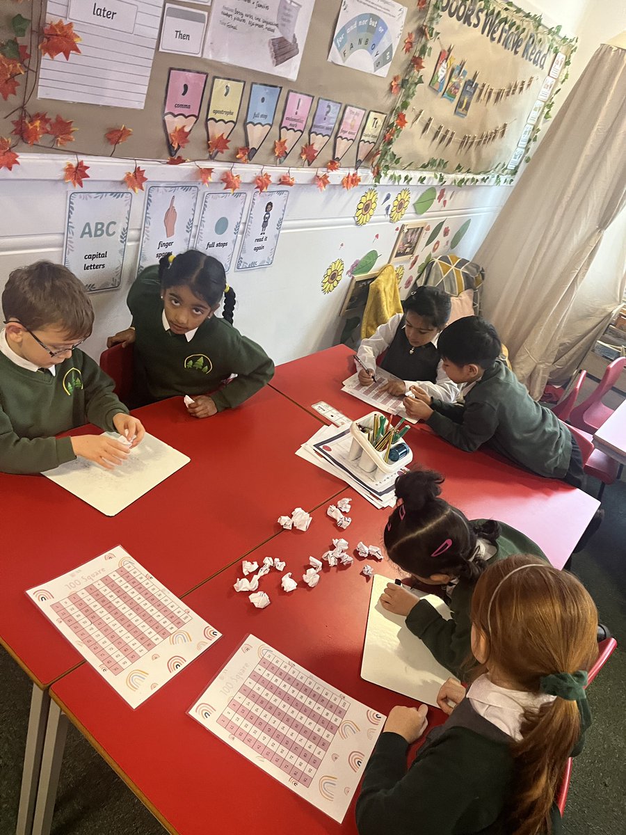 firsprimarysale's tweet image. #Year2Chestnut loved playing snowball maths today ❄️ #TEAMWORK