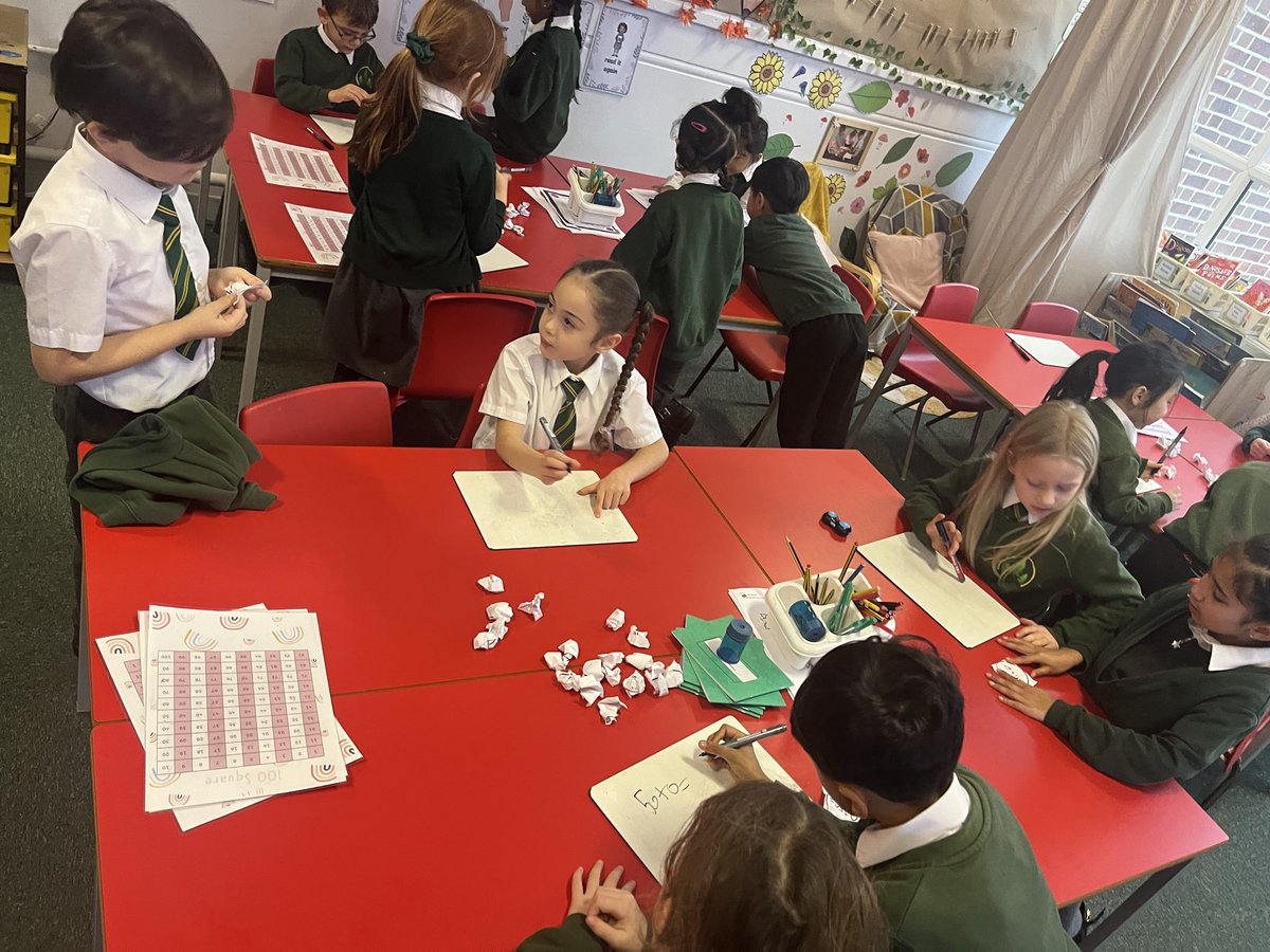 firsprimarysale's tweet image. #Year2Chestnut loved playing snowball maths today ❄️ #TEAMWORK