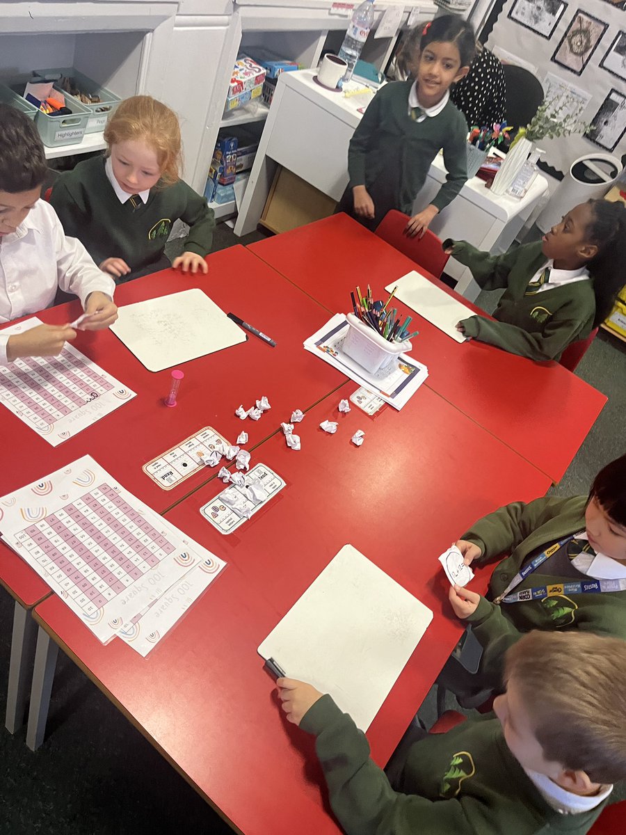 firsprimarysale's tweet image. #Year2Chestnut loved playing snowball maths today ❄️ #TEAMWORK