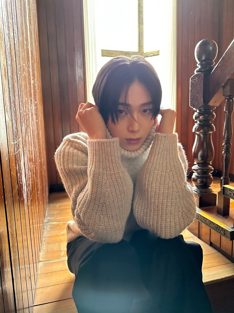 [ #선우‘s Post ] 241217

#SUNOO: ENGENEs, finally my cover song is released! (make some noise☆)
After thinking about it, I chose a song in the end, worked hard in recording, and shot a video, I did it hoping ENGENEs would like it. Fortunately the video came out well and I’m