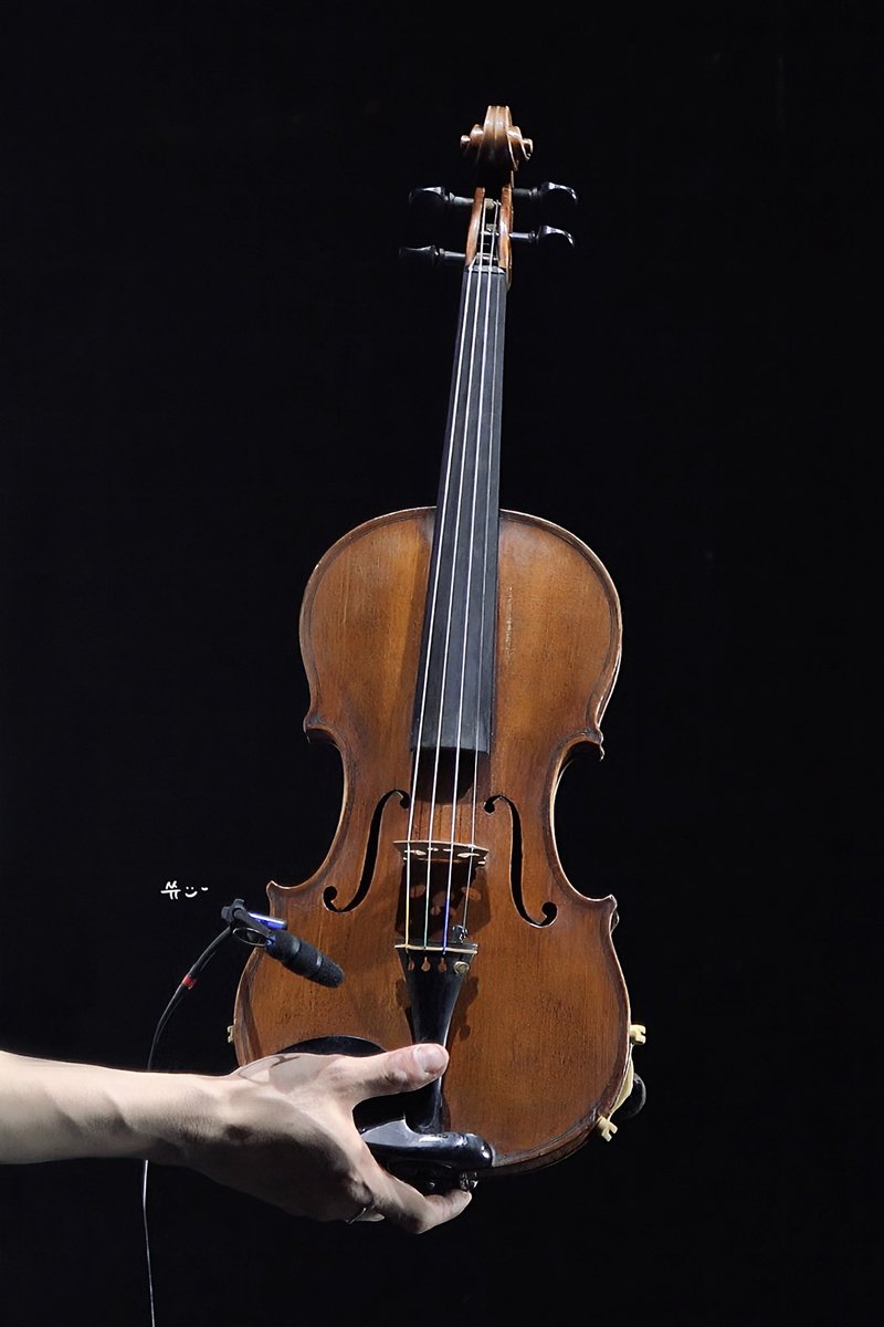 inahcey's tweet image. 241215 라이브온 대구 #루시 #신예찬 

바이올린 하나에 담겨있는 너의 이야기