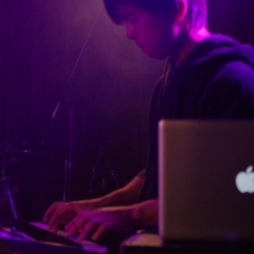neontrip_fuk's tweet photo. そして当日Keyサポートとして
すたつぶ(@statsubu)からフジキ(@0802tf_)が参加してくれます！🎹

インストフュージョンバンドで戦っているピアノを是非一緒に楽しんでください🕺🕺 https://t.co/yWciMcB3tE
