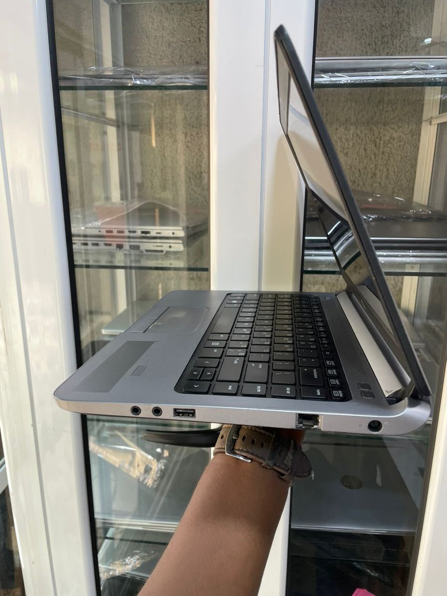 AbidPlug's tweet photo. Model:
Hp ProBook 430

Specs:
Intel core i7 processor
8GB RAM (upgradable to 12/16GB)
500GB hard drive (Upgradable)
13"inch screen 
Webcam, Bluetooth

Price: N250k
Order:
📞07087492136
📩 laptopsfromabidplug@gmail.com https://t.co/8sx0t0Y7fW
