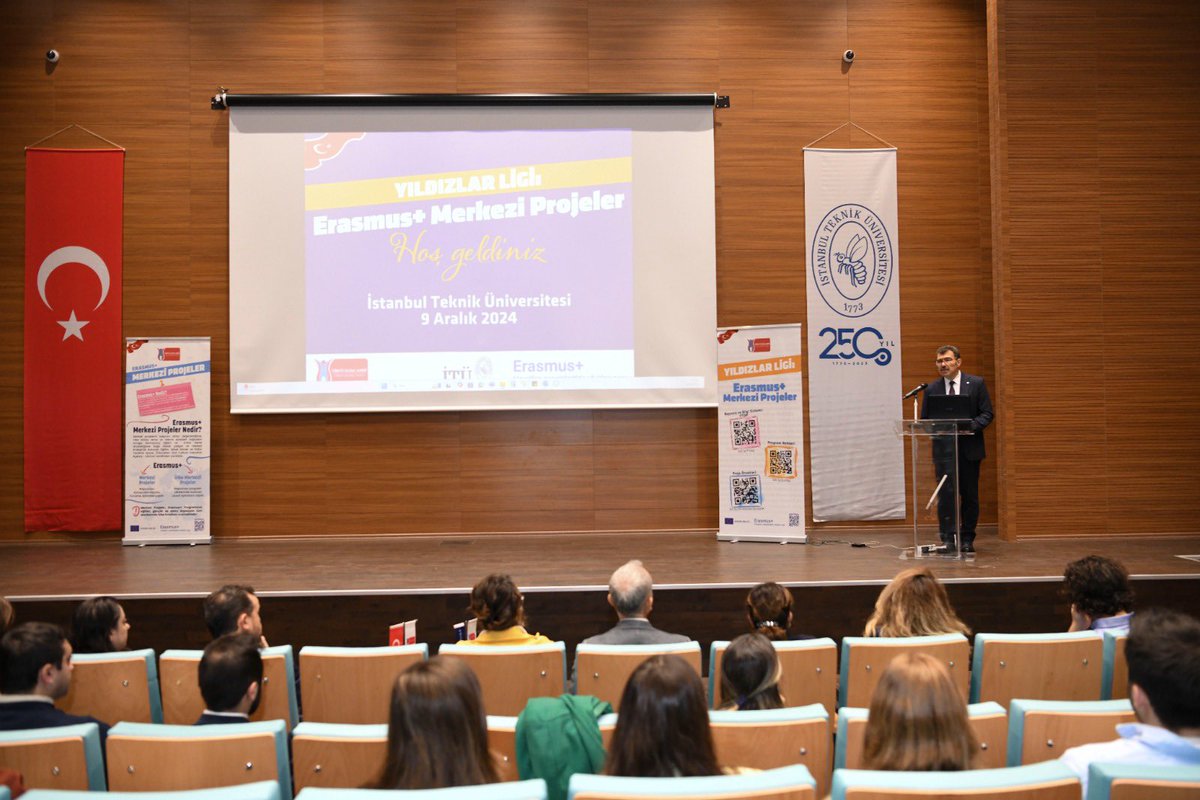 ProfHasanMandal's tweet photo. 🐝🇪🇺 Türkiye Ulusal Ajansı tarafından üniversitemiz ev sahipliğinde düzenlenen Yıldızlar Ligi: Erasmus+ Merkezi Projeler Toplantısı’nda katkılarımızı sunduk.

Toplantıda gerçekleştirdiğimiz konuşmamızda; bir araştırma üniversitesi olarak sürdürülebilirliğimiz açısından uluslararasılaşma ve birlikte iş yapma modellerinin kritik rolünü ele aldık. "Yeni iş birliği ve birlikte iş yapma modelleri geliştirebilir miyiz?" sorusuna odaklanarak, farklı sektörler ve paydaşlarla ortaklıklar kurmanın, yenilikçi çözümler ve sürdürülebilir kalkınma için önemli bir fırsat oluşturduğunu vurguladık. 

Erasmus+ projelerini finansal erişimin ötesinde hem ülke hem de üniversite olarak uluslararasılaşma hedeflerimize ulaşma noktasında stratejik bir araç olarak da görmenin mümkün olduğunu ifade ettik. İnsan kaynağının yetiştirilmesi noktasında bilgi ve becerileriyle donatılmış nitelikli bireylerin geleceğe hazırlanmasını sağlama hedefiyle birlikte iş yapma kültürünü güçlendirmenin önemini ifade ettik. 

Uluslararası iş birliğinin fırsatlarına ve Erasmus+ programları kapsamında çoklu iş birliği modellerinin geliştirilmesine yönelik değerlendirmelerde bulunduk. Avrupa Birliği destekleri, eğitim ve araştırma programları ile çoklu paydaşlı projelerin üniversitemizin uluslararası hedeflerine ulaşmada sağlayacağı avantajları ele aldık.

Bilimin ışığında, araştırmaya ve öğrenmeye devam ederek geleceği hep birlikte dönüştüreceğiz! @ulusalajans @ITUErasmusOfisi @itu1773