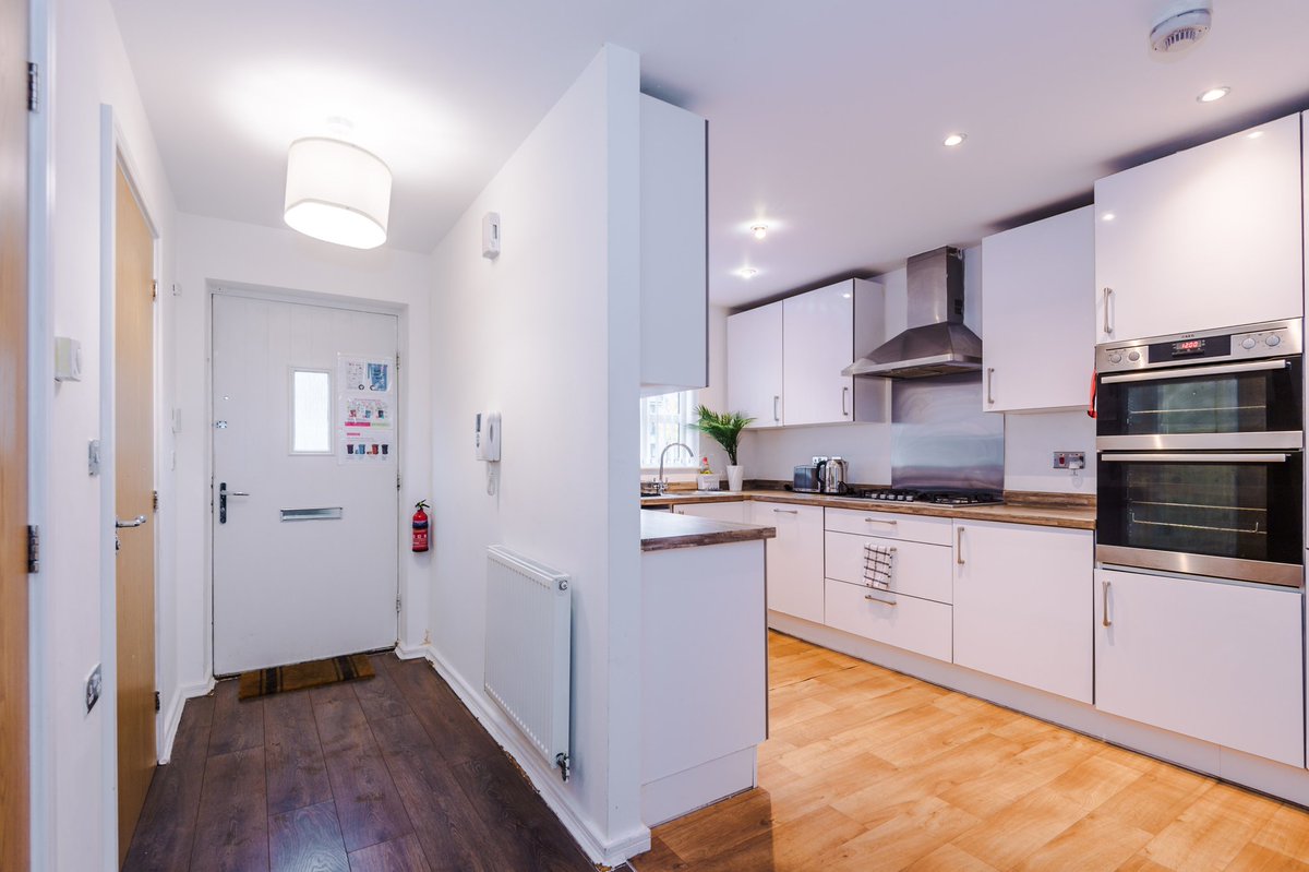 BluewoolProps's tweet photo. Your dream house could be all yours this Christmas if you use the link in our bio to book a stay now! 🎀😁

#christmasapartmentsuk #propertiesUk #BlueWoolproperties https://t.co/37B1G8UcSr