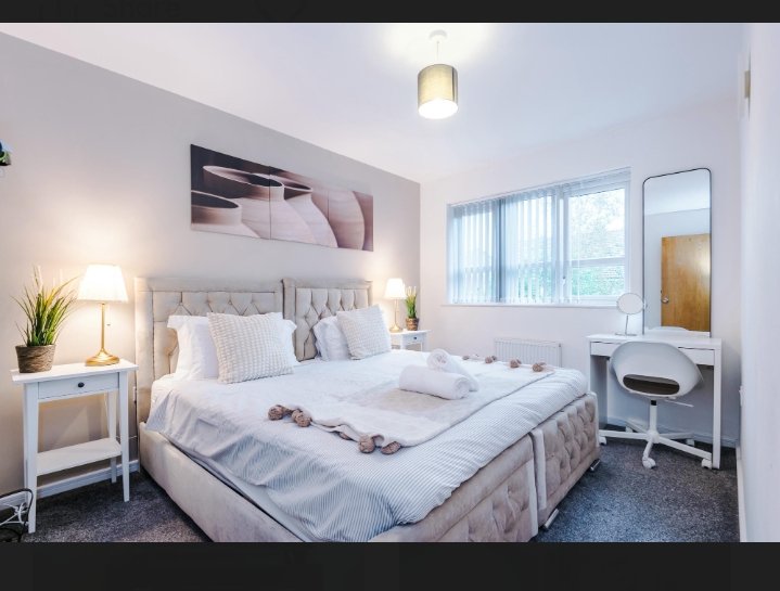 BluewoolProps's tweet photo. Your dream house could be all yours this Christmas if you use the link in our bio to book a stay now! 🎀😁

#christmasapartmentsuk #propertiesUk #BlueWoolproperties https://t.co/37B1G8UcSr