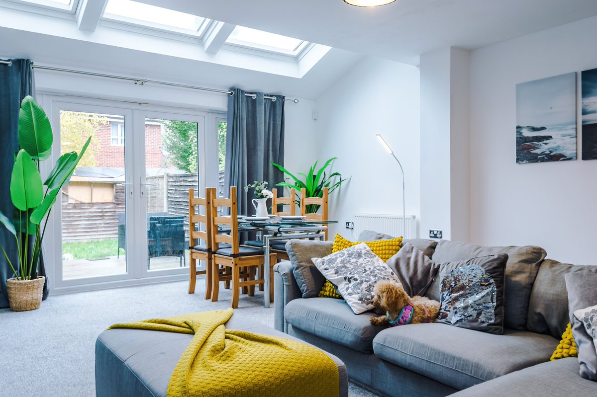 BluewoolProps's tweet photo. Your dream house could be all yours this Christmas if you use the link in our bio to book a stay now! 🎀😁

#christmasapartmentsuk #propertiesUk #BlueWoolproperties https://t.co/37B1G8UcSr