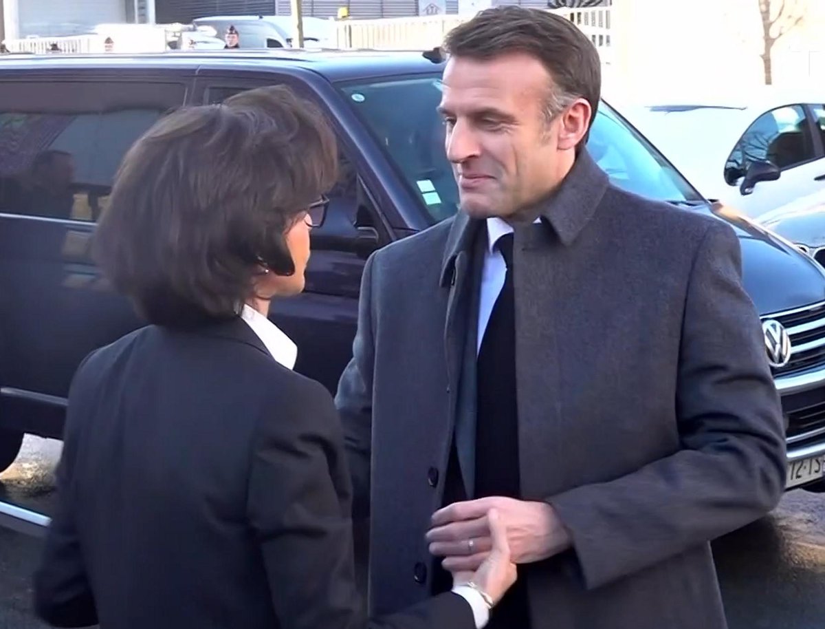 ⚡️🇫🇷INFO -Rachida #Dati pourrait faire partie du nouveau gouvernement. La ministre démissionnaire est mise en examen pour corruption et trafic d’influence. Le PNF vient de requérir un procès. Un cadre du parti présidentiel justifie : « Emmanuel et Brigitte l’adorent ». (Parisien)