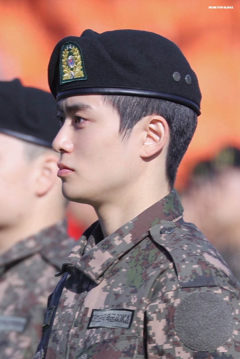 크큭..피어싱자국