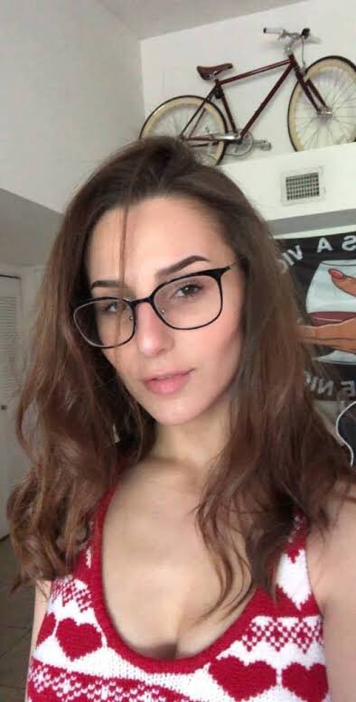 CAlyci8696's tweet photo. My name is conny am easy going person and woman of her words 💕💕and you are free to Dm if you have something in mind to tell me ❤️❤️ https://t.co/gmqHKF5CjQ