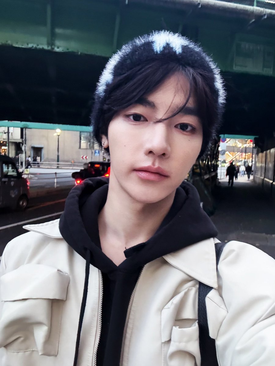 haobinsplanet's tweet photo. ZHANG HAO IS SO GORGEOUS 😭😭😭 https://t.co/BvpHCNfnf1