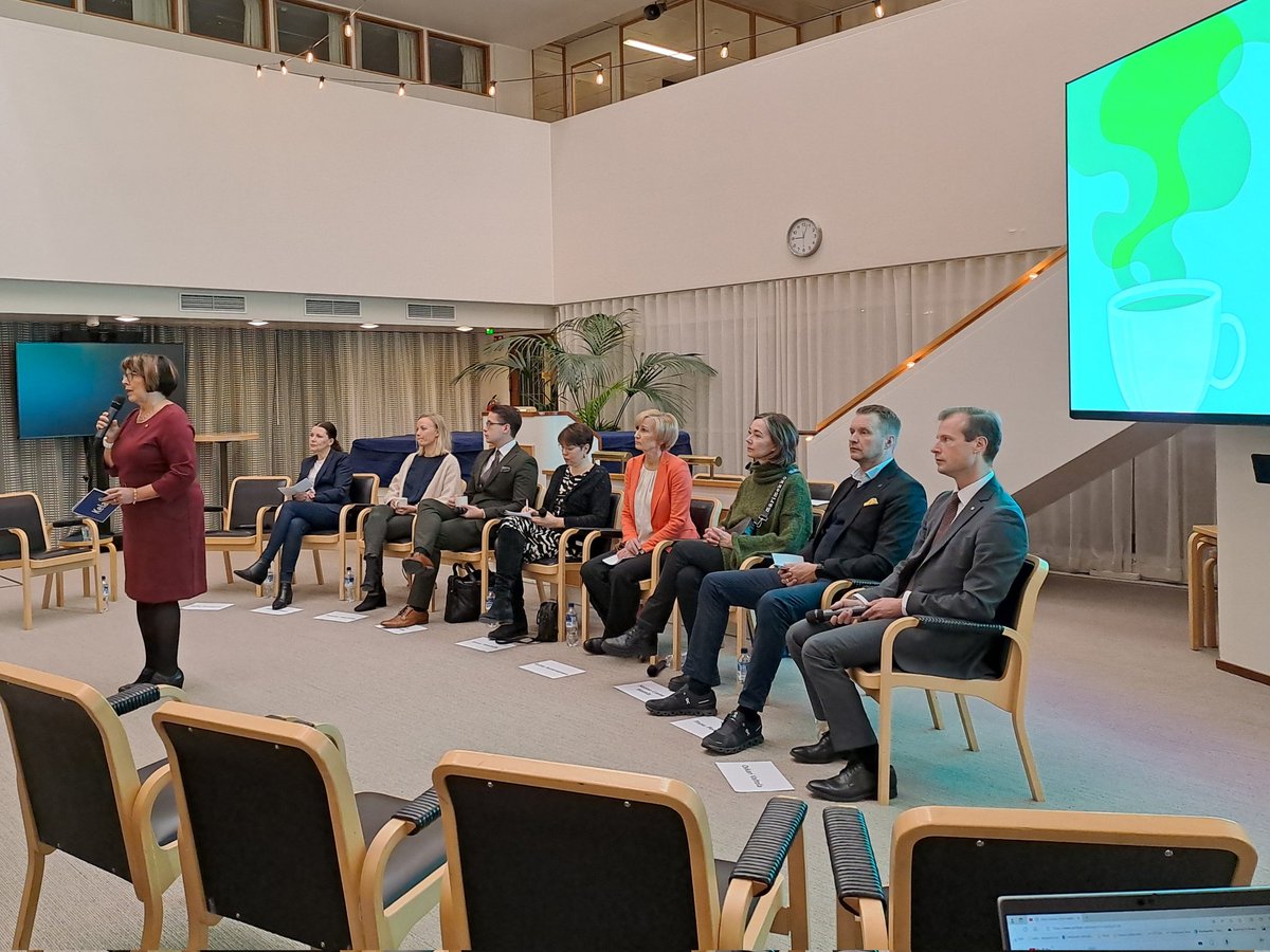 Tänä aamuna aloitettiin puurolla ja jatketaan aluevaalipaneelilla Aamu Kelassa -tilaisuudessa <a href="/KelaFpa/">Kela Fpa</a>. Hieno joukko päättäjiä koolla sote-asioiden äärellä. <a href="/OutiAntila/">Outi Antila</a> nosti puheenvuorossa esille Kelan ja hv-alueiden yhteiset asiakkaat. Linkki striimiin: youtube.com/live/kzyVgo3-h…