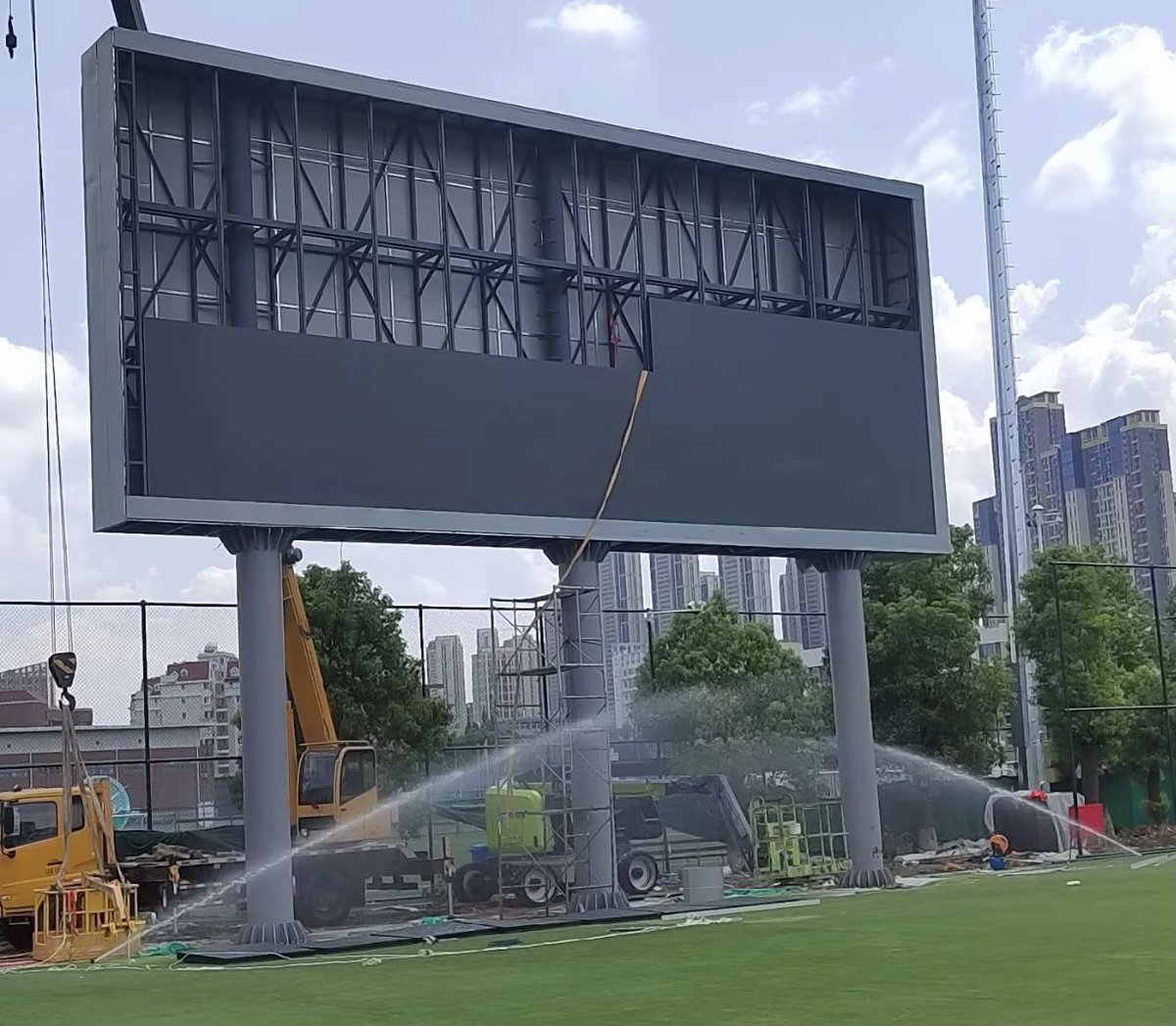 OneledYu156786's tweet image. We are ONE!!!🎚
🍭Outdoor waterproof 960*960mm iron cabinet
🍍Waterproof class: IP65，high brightness：9000cd/m2
🫐P2.5/P3.076/P4/P5/P6.67/P8/P10
🍗Si desea conocer nuestros productos, no dude en ponerse en contacto conmigo.
#painéisdeled #leddisplay #Oneledscreen #ONELED #One