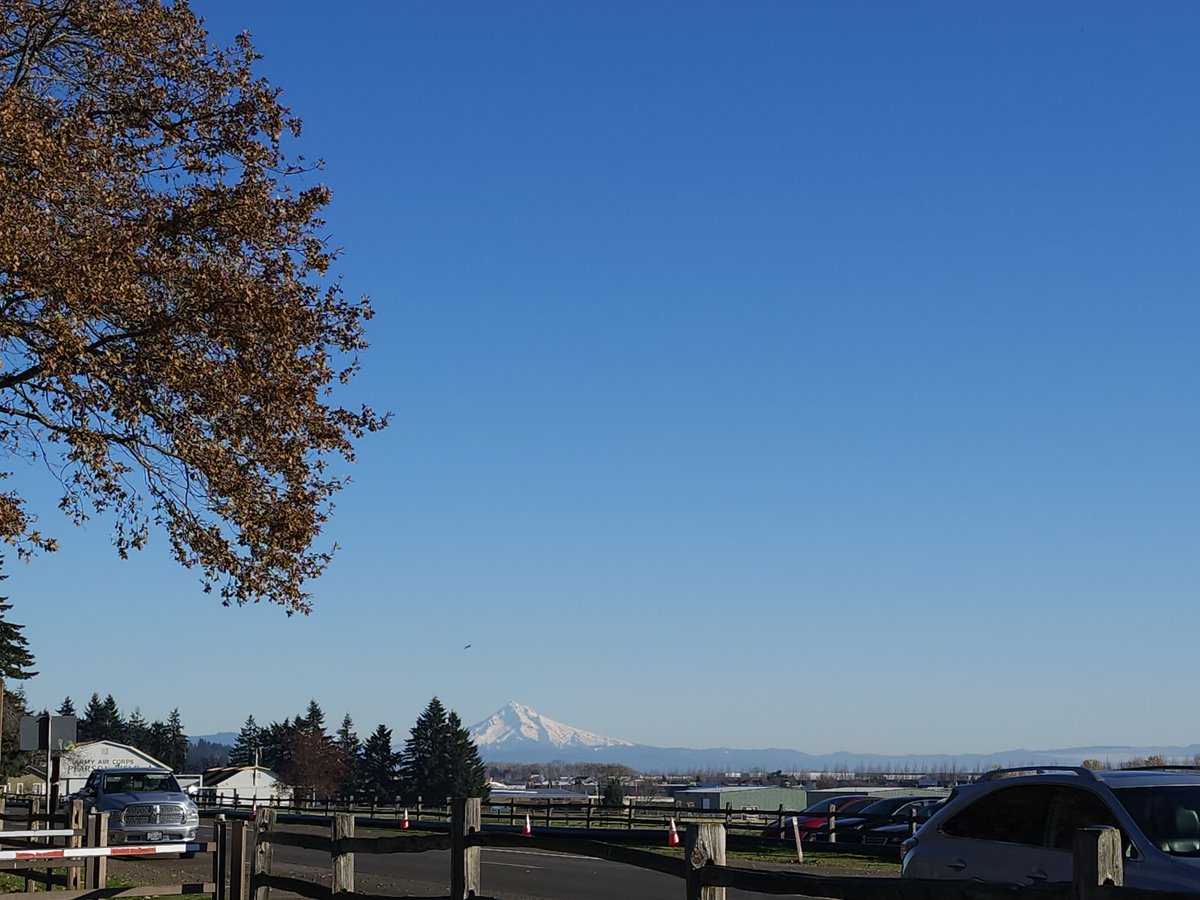 starlingrimes's tweet photo. When walking it is good to be hydrated #starlingrimes #Vancouver #Washington #water #walking #mountainvalley https://t.co/3XzIOJZVbq