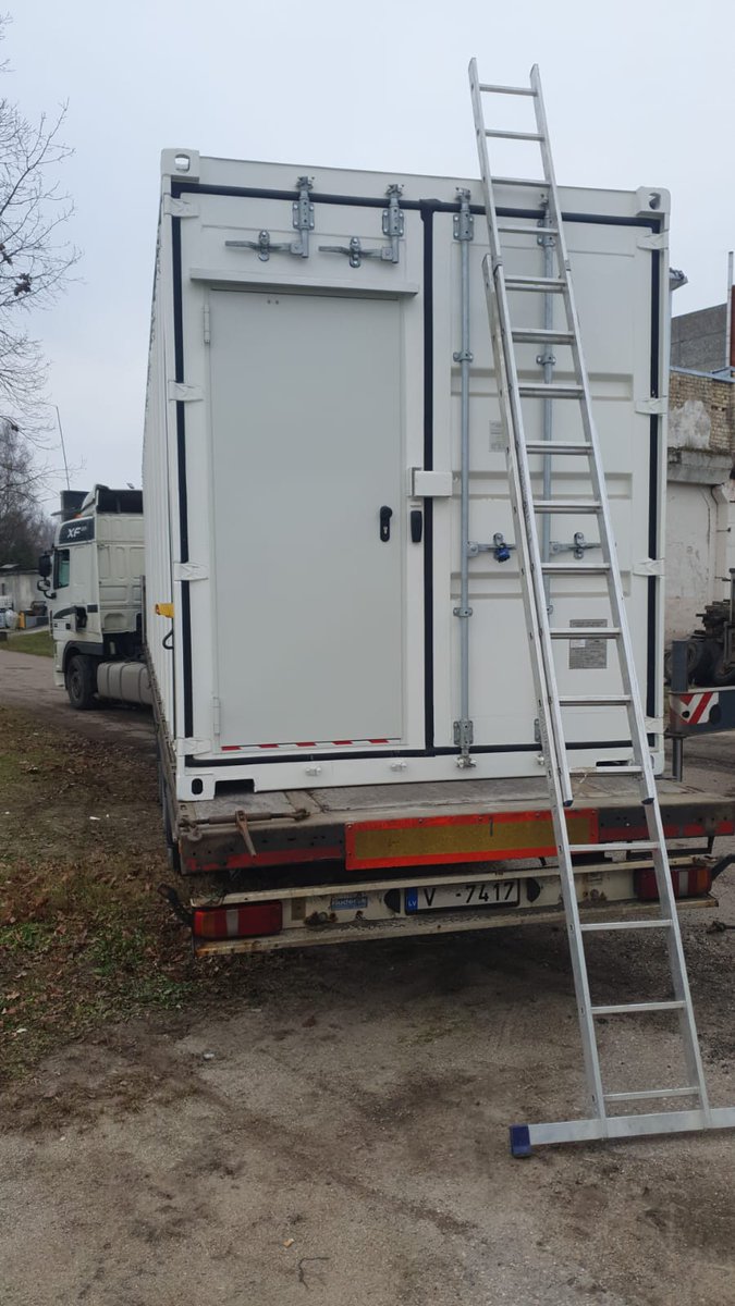 GoldingenTech's tweet photo. 4 Bitboxes - custom,high quality, certified, made in EU #Latvia #bitcoin #minimg #datacenter containers, each 1mw power capacity, go to happy client in #Norway! https://t.co/QEqO4IHIwp