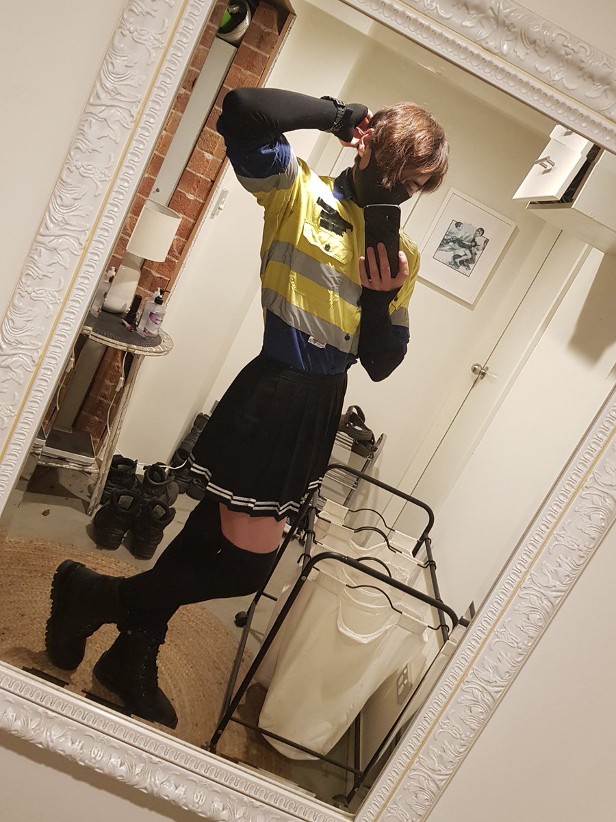 _Meddi3's tweet photo. Work health and safety would surely approve, right? 
👉👈 https://t.co/j9WmsxrkeG
