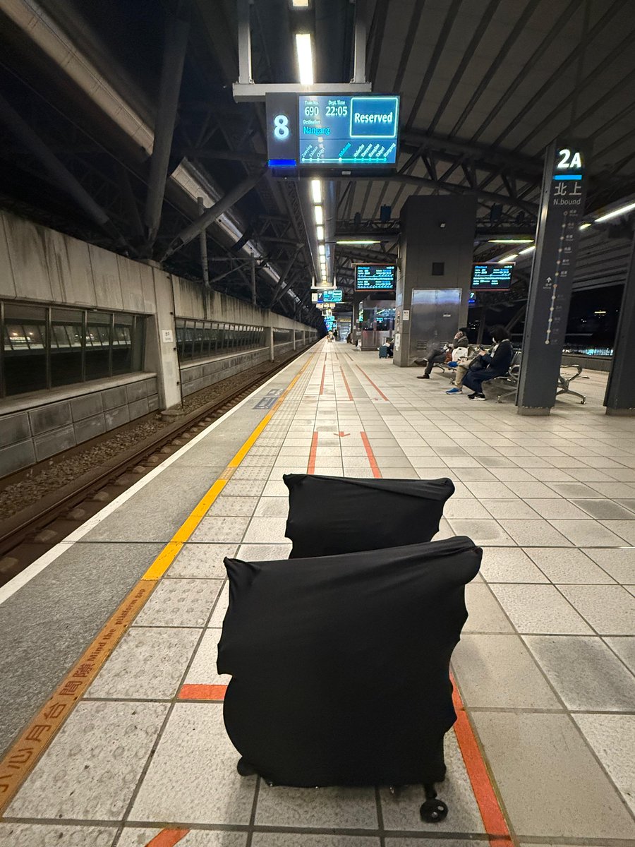 BIKEgangUK's tweet photo. All I want for Christmas is to go on more bike tours! And the MiniMODs elastic bike cover is a must-have for smooth journeys! 😎
Get yours here: https://t.co/9keWD9MMrc
Bike Gang Hut
_
#MiniMODs #BIKEgangStore #BIKEgang #Brompton #BromptonLife #BromptonMODs https://t.co/wiKOYWQPdl