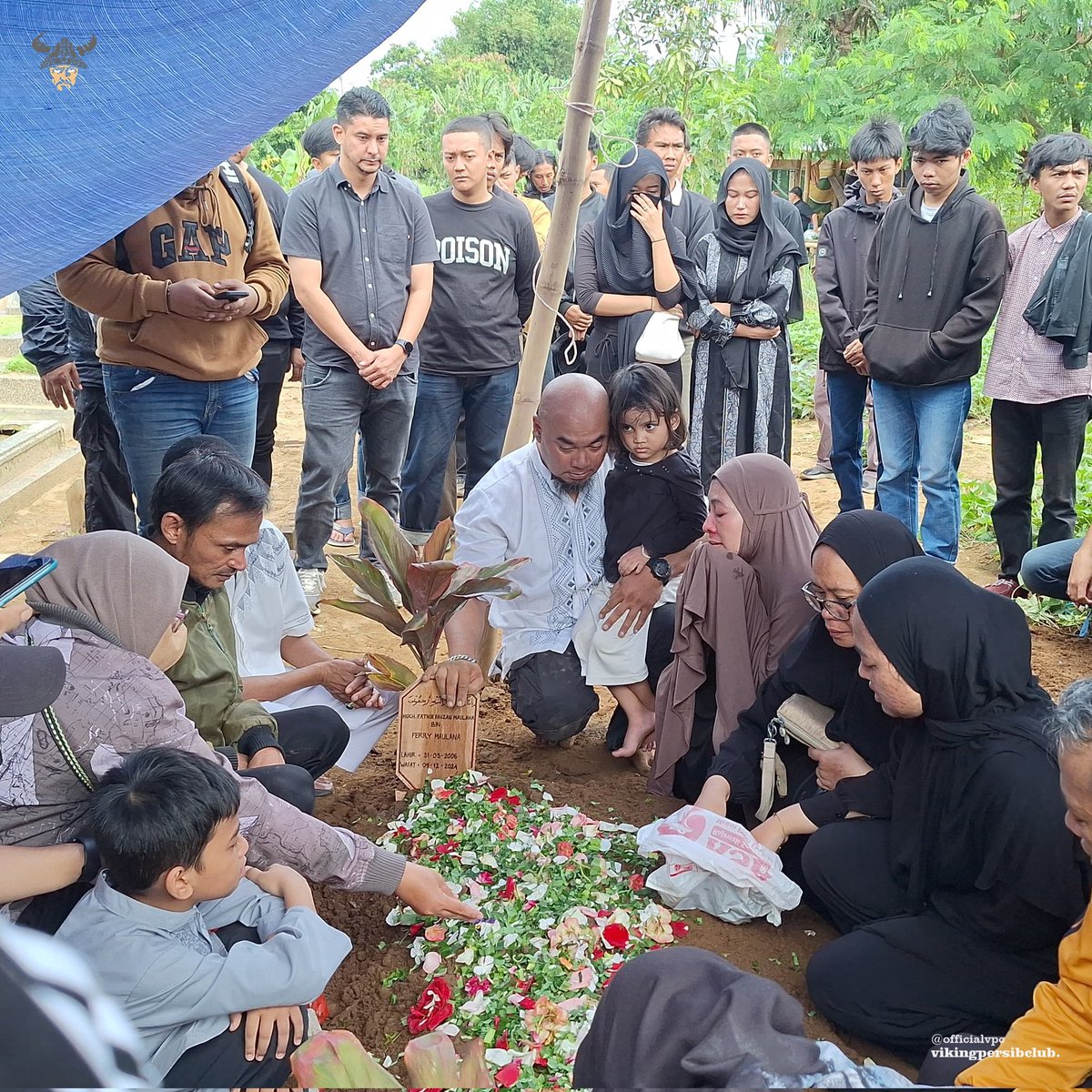 officialvpc's tweet photo. Terkadang dirasa tak adil, dan kita belum siap menerimanya. Tapi, ini semua adalah rencana-Nya. Teruntuk keluarga, saudara, teman, dan kerabat yang ditinggalkan, semoga semua diberikan kekuatan dan ketabahan dalam menerima ketetapan-Nya.

Fathir, tenang di surgamu, kawan!

🥀🥀🥀 https://t.co/0ow42Fhbwm