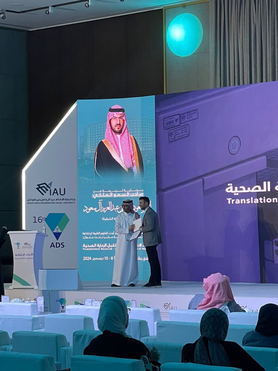 IAUdent's tweet photo. محاضرة علمية القاها الدكتور ادهم عبد العظيم رئيس قسم علاج جذور واعصاب الاسنان في جامعة باسيفيك بالولايات المتحدة الامريكية يتحدث عن
Micro-Surgery in Endodontics

#IAU_16ADS
#16ADS
#IAUdent https://t.co/ewZGhQBjwC