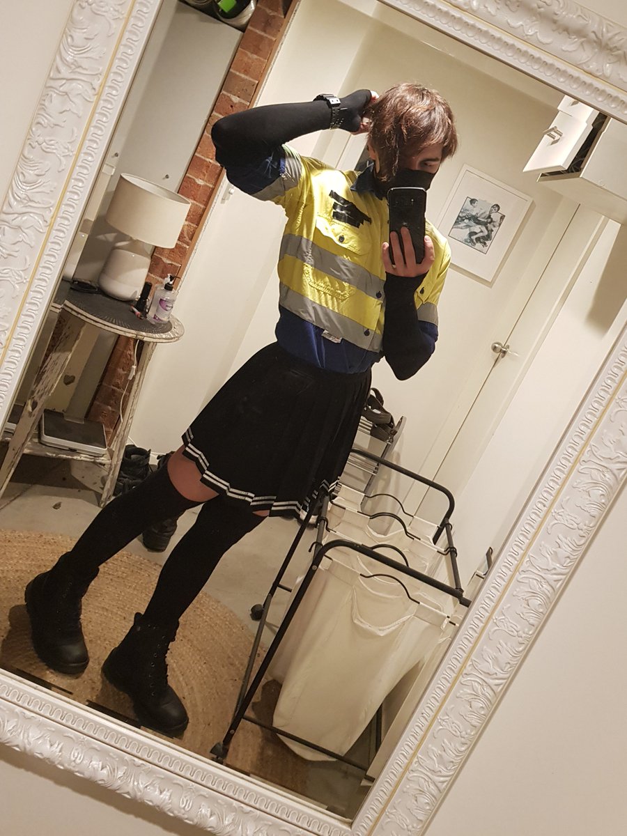 _Meddi3's tweet photo. Work health and safety would surely approve, right? 
👉👈 https://t.co/j9WmsxrkeG