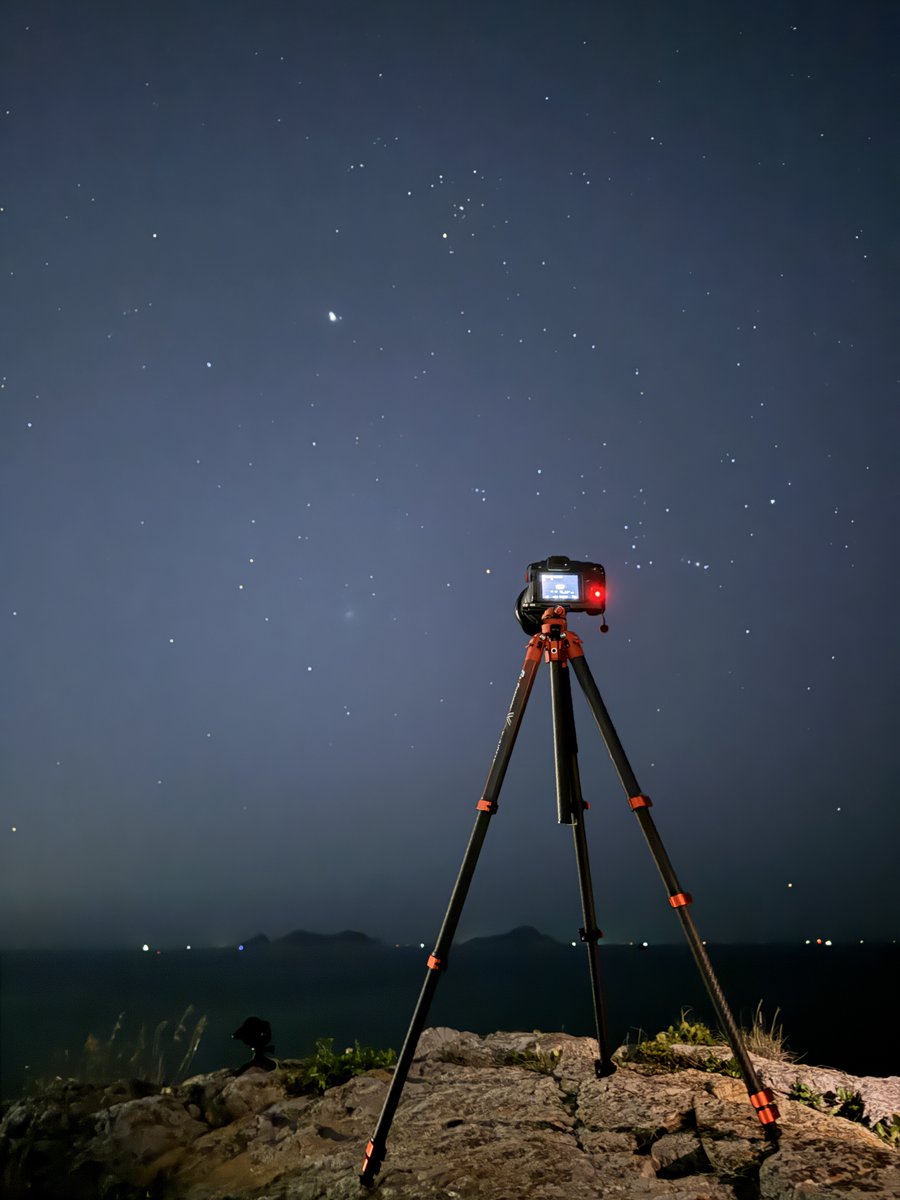 FotoproOfficial's tweet photo. Chasing stars 💫Shot by ig@terr.won
🔭Tripod: X-airfly
✨Lightweight but stable
https://t.co/JTIleYzTH5
#Fotorpo #tripod #xairfly #starrynights #nightphotography #capturethenight #timelapse #starrysky #startrack https://t.co/cpVsTBKYKh