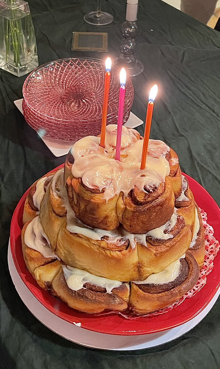 pauliedesigned's tweet photo. 2024 the year i convinced myself i love making cakes https://t.co/B2WovylSvb