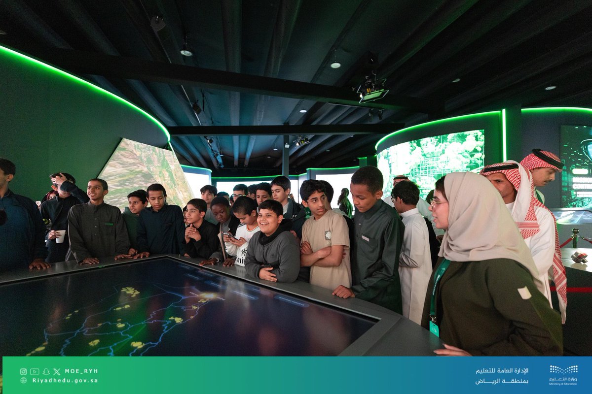 MOE_RYH's tweet photo. #زيارة|
طلبة #تعليم_الرياض يزورون #معرض_مبادرة_السعودية_الخضراء للتعرف على مبادرات العمل المناخي والبيئي في المملكة.
#مبادرة_التوعية_البيئية 
#كوب16_الرياض 
#COP16Riyadh https://t.co/031cvlxfUj