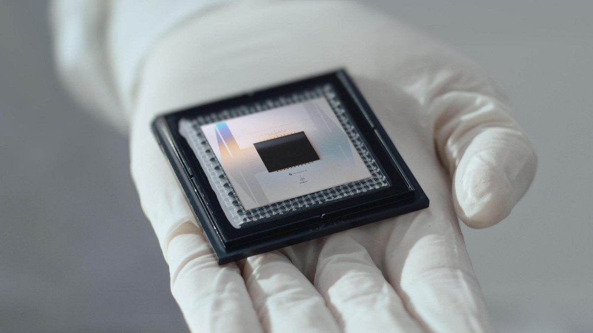 [ 🇺🇸 ÉTATS-UNIS ]

🔸 Google présente « Willow », son processeur quantique capable de réaliser en 5 minutes un calcul qui prendrait 10  septillions d’années (10 000 000 000 000 000 000 000 000 ans) sur un supercalculateur classique.