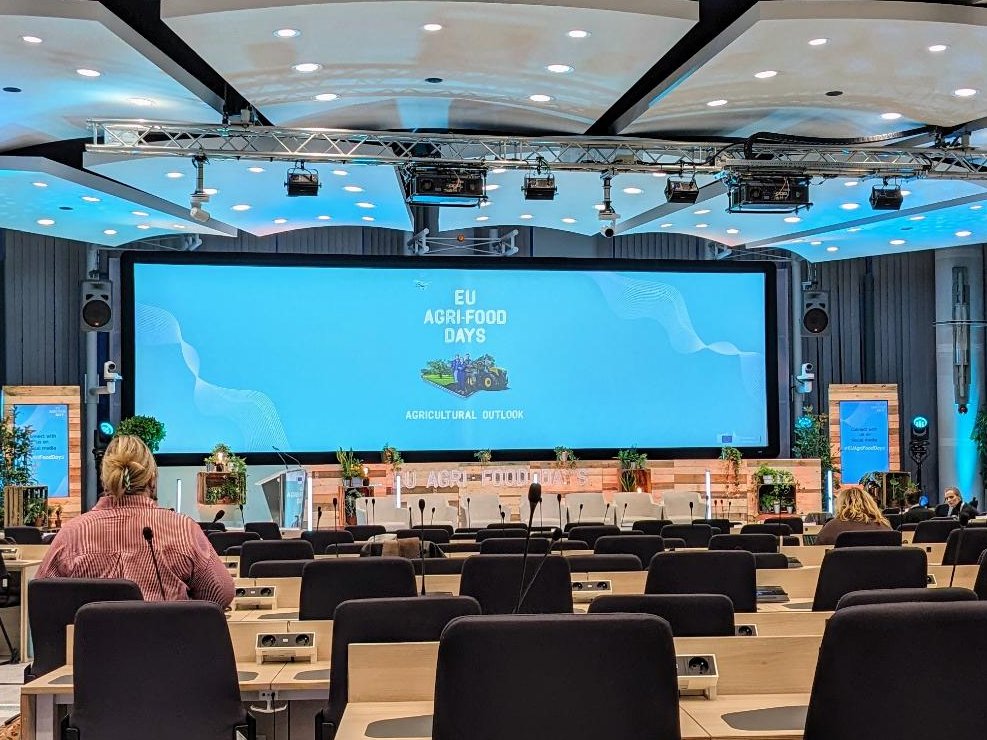 European Coordination Via Campesina (@ecvc1) on Twitter photo Ready at the #EUAgriFoodDays. ECVC farmers will underline that generational renewal and fair prices, (priorities for the <a href="/EU_Commission/">European Commission</a>) are incompatible with EU-Mercosur FTA. The future of farming needs trade based on people's food sovereignty and solidarity between farmers! Ready at the #EUAgriFoodDays. ECVC farmers will underline that generational renewal and fair prices, (priorities for the <a href="/EU_Commission/">European Commission</a>) are incompatible with EU-Mercosur FTA. The future of farming needs trade based on people's food sovereignty and solidarity between farmers!