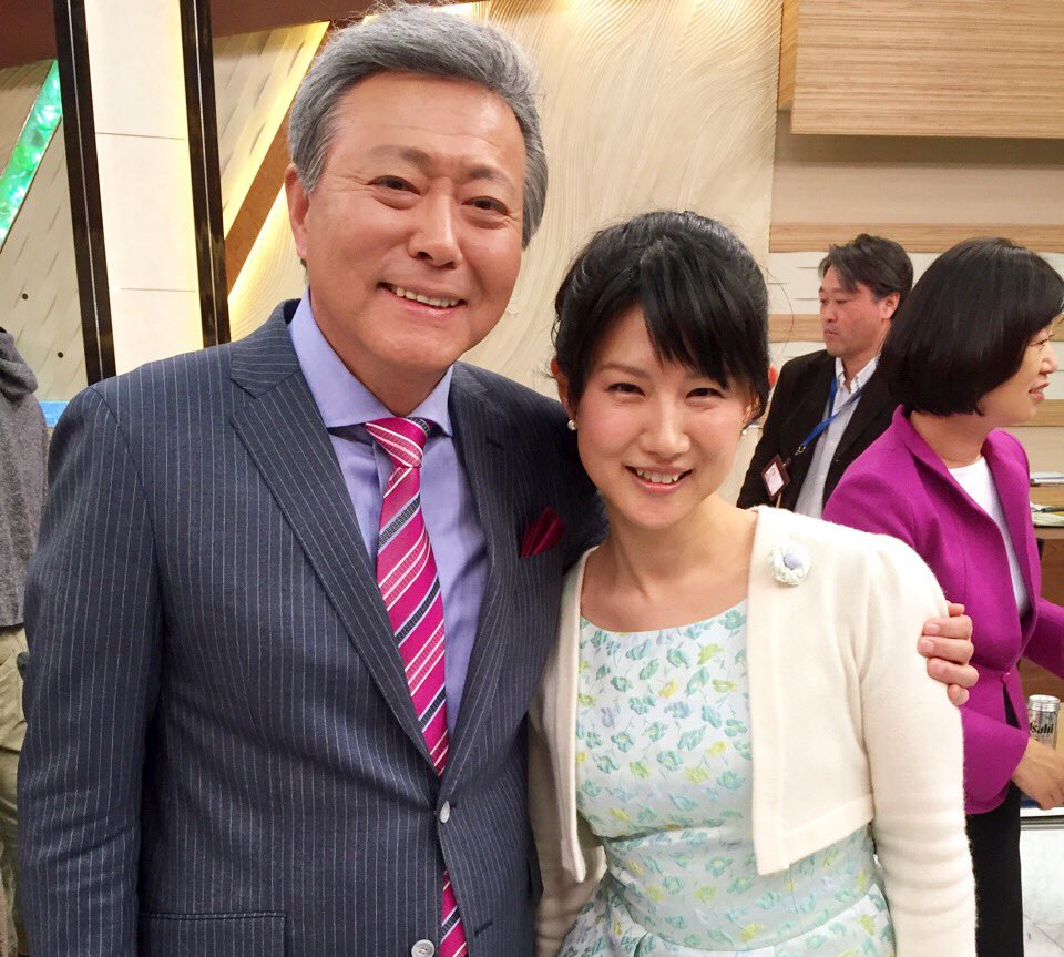 yurinbow's tweet photo. 2024年と2014年　小倉智昭さんと

来年公開予定の映画、楽しみにしてると言ってくださったのに

今日は奇しくも亡き母の誕生日
さみしさがつのる一日です https://t.co/teZpVsRNa9