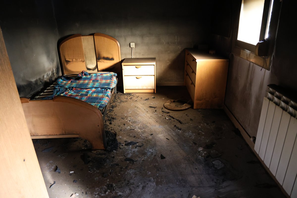 SEGREcom's tweet image. 🚨 Indignació per l'escalada de delinqüència a l'Horta de Lleida: “ja no és que et robin, és que et cremen la casa: ho hem perdut tot”. Fotos d'Amado Forrolla. Ho expliquen @AlbertGuerrer i Laura García a 👇
segre.com/ca/lleida/2412…