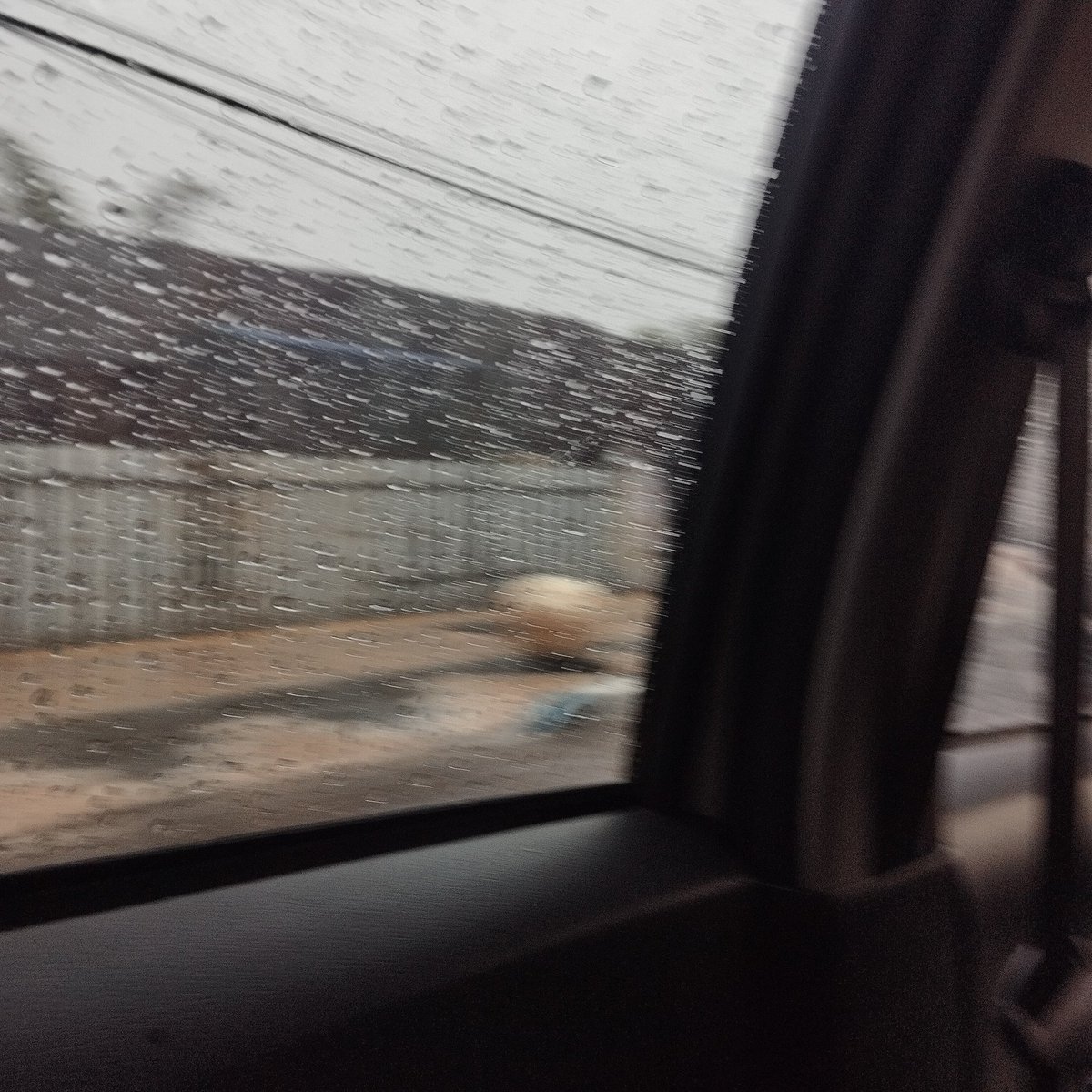 heeforjakes's tweet photo. mojokerto hujan terus ayah udh ditahap ngomel2 tp bakal lebih ngomel2 klo gw nekat bawa motor😭 https://t.co/s6YpxpX1RI