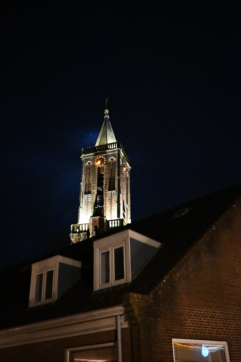 Creatibell's tweet photo. Gisteravond even mijn camera in het donker getest. Het is nog erg wennen met de knoppen net wat anders, maar ik denk dat het best goed gaat komen ☺️ https://t.co/jqbgxVPnwZ
