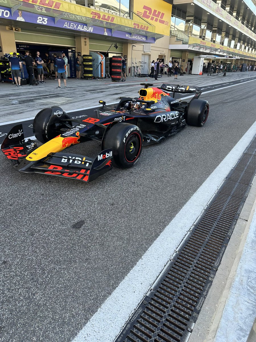 NicReyOfficial's tweet photo. Some photos that made me smile today:

Pato O’Ward in the McLaren #PO5 🧡 
Esteban in the Haas #EO31 🖤
Carlos in the Williams #CS55 💙
Yuki in the Red Bull (finally!!) #YT22 💛

#F1 #PostSeasonTest https://t.co/4lo1yRZQPu